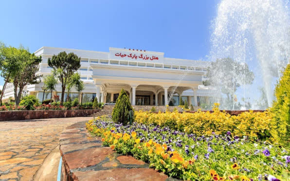 بزرگ پارک حیات