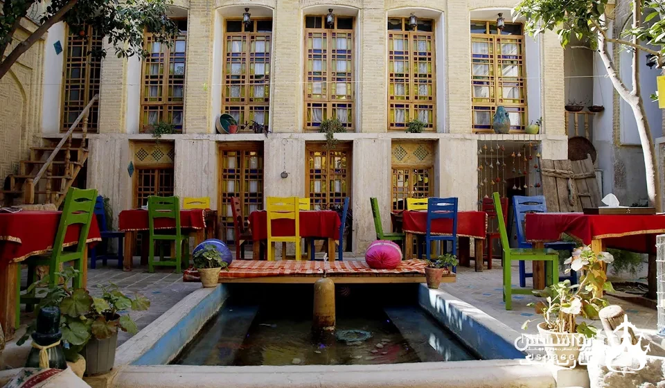 اقامتگاه بومگردی عمارت هفت رنگ